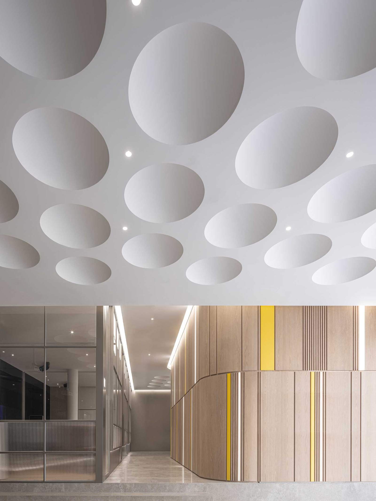 A modern and sculptural ceiling inspired by the dimples on a gold ball.