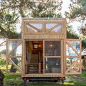 Adraga Tiny House / Madeiguincho - Exterior Photography, Beam, Windows