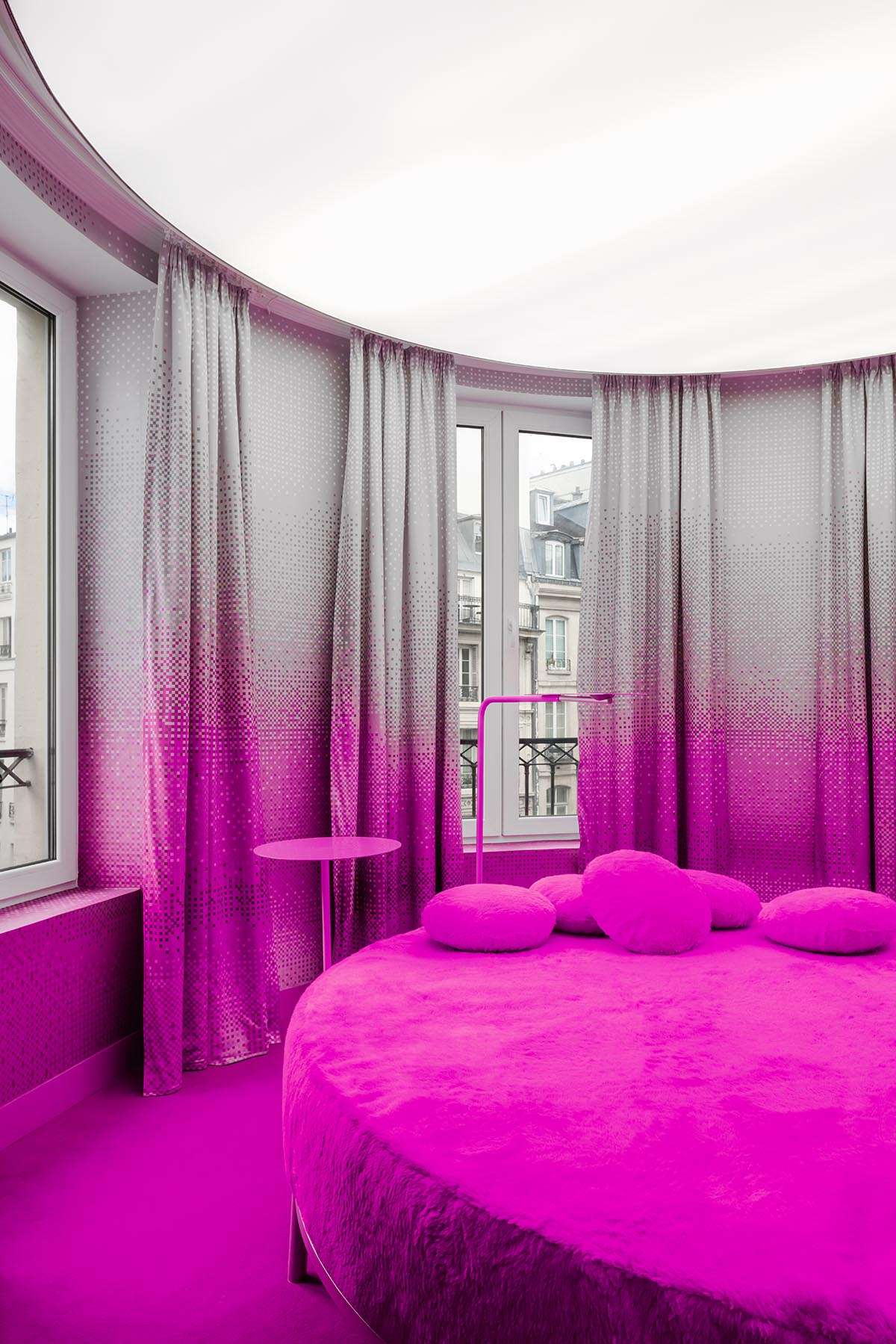 Recreate the most legendary rooms of La Louisiane in pinks