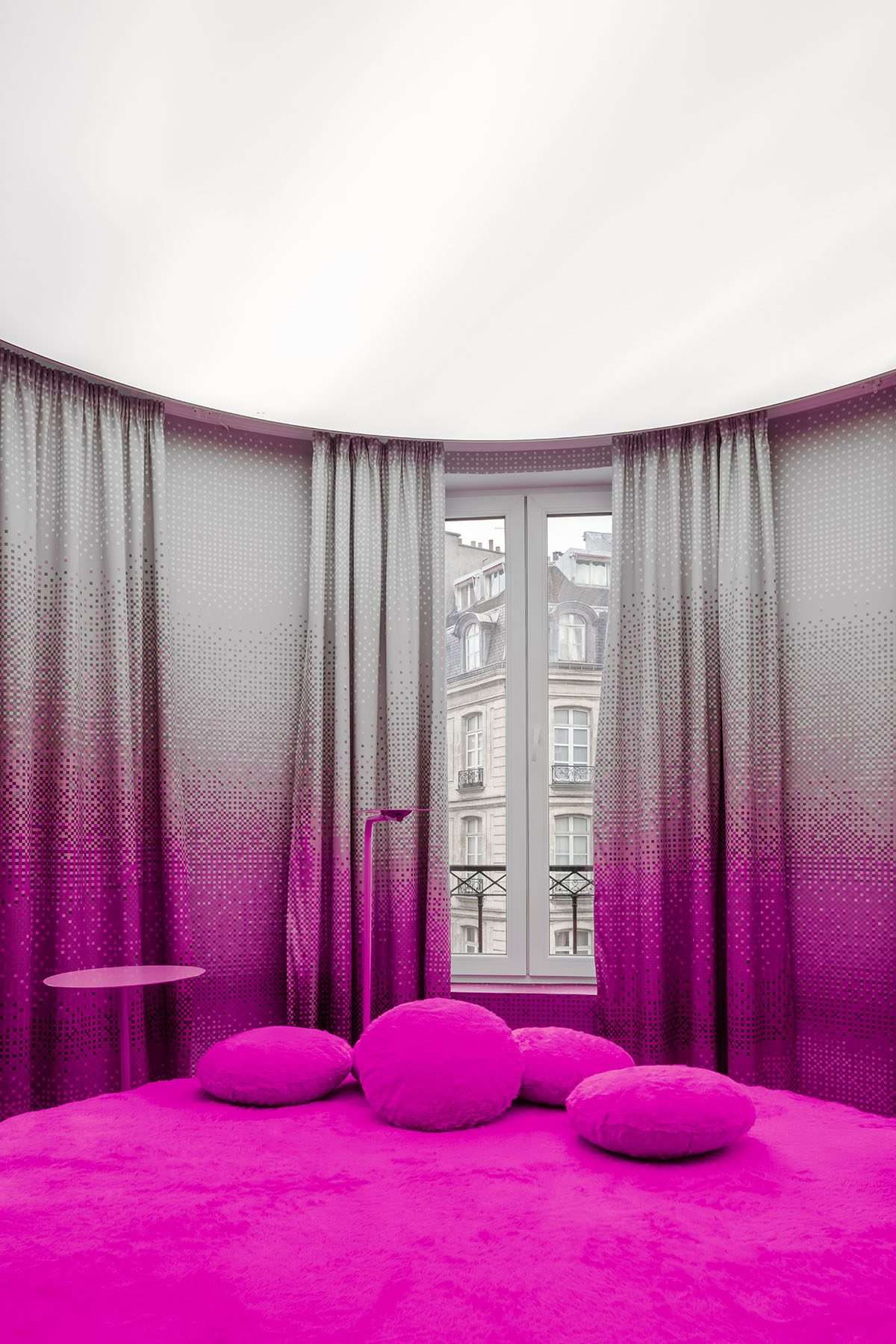 Recreate the most legendary rooms of La Louisiane in pinks