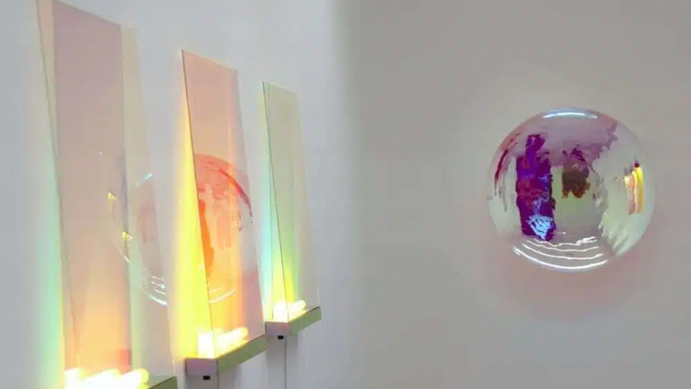 two-toned glass products مجموعة من المنتجات الزجاجية ثنائية اللون