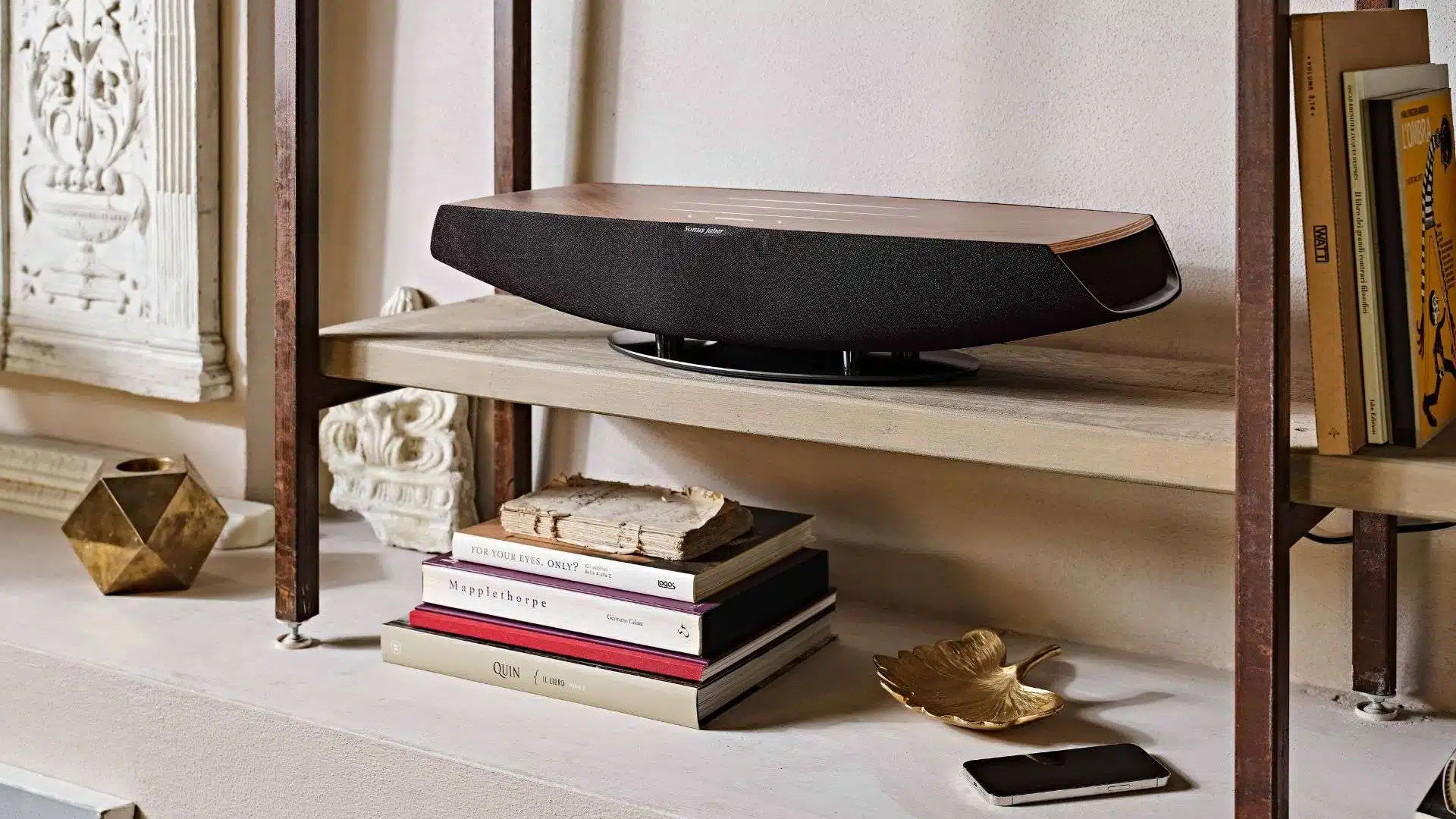 Omnia speaker: a new multi-awarded design مكبر الصوت Omnia: تصميم جديد متعدد الجوائز