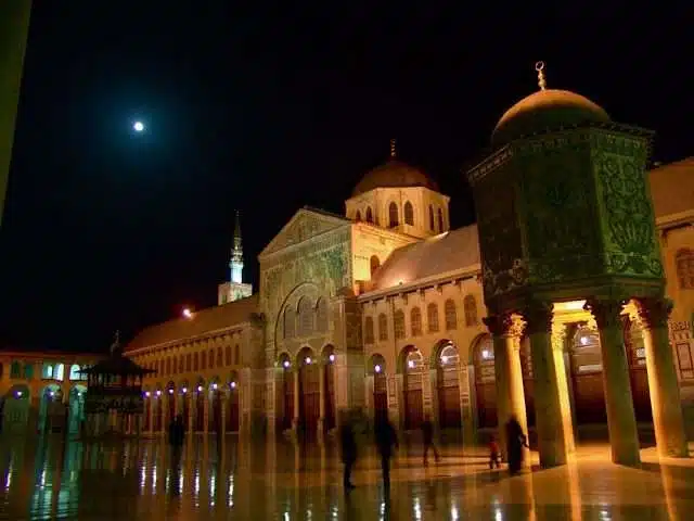 زخارف العمارة الإسلامية عبر العصور