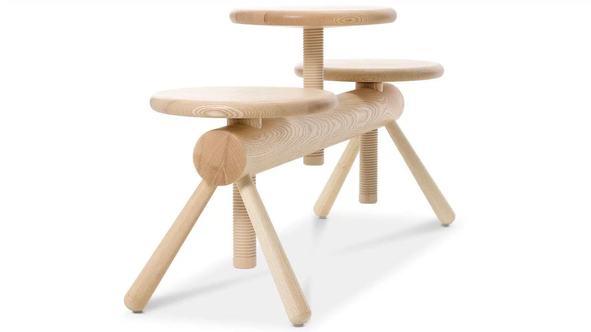 Orkester bench is simplistic and straightforward مقعد Orkester بسيط ومباشر