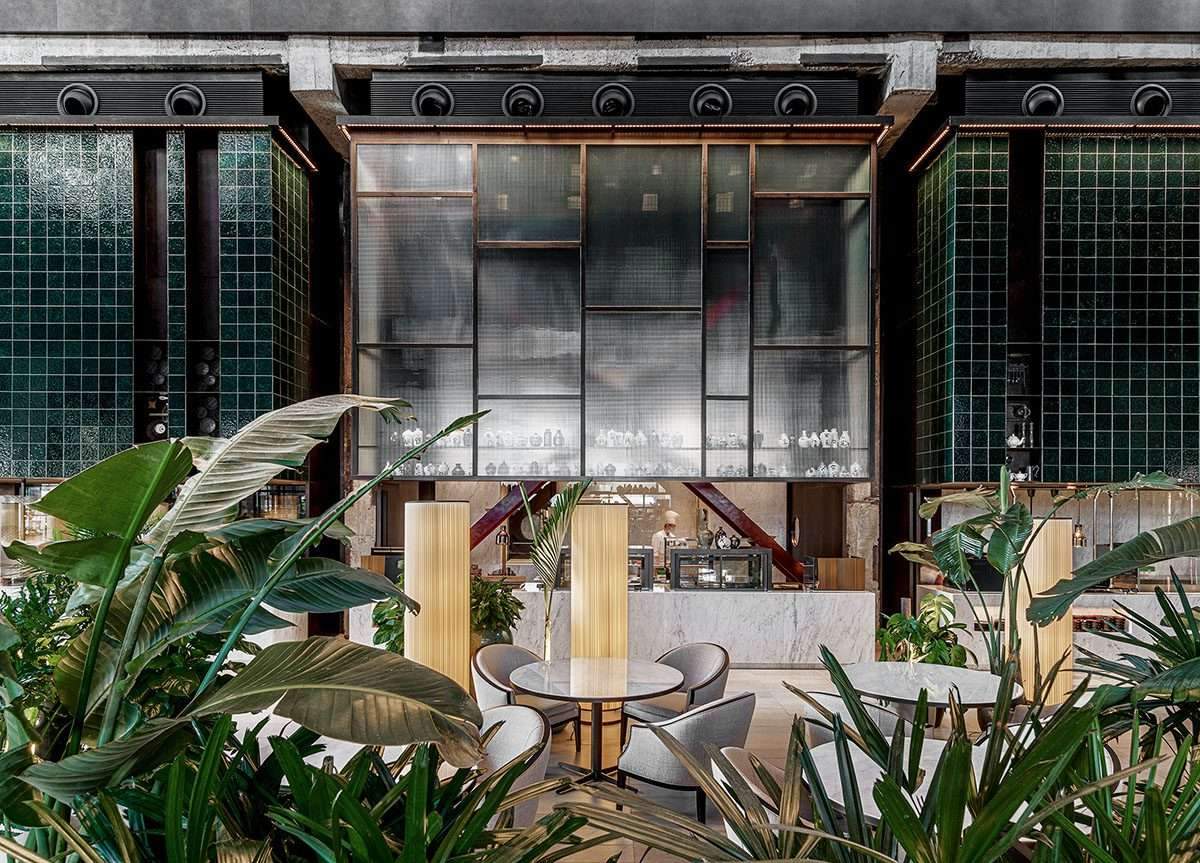 Transforming an abandoned building into a hotel using industrial elements in Beijing