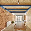 105JON Renovation of a House Between Dividing Walls / Vallribera Arquitectes - Interior Photography, Dining room, Table, Beam