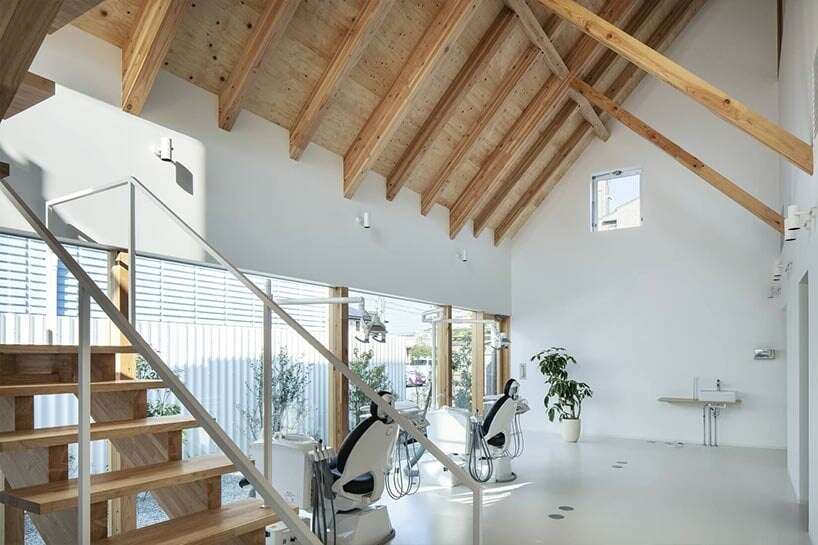 يقوم مهندسو tetsuo yamaji ببناء عيادة أسنان ذات راحة سكنية في اليابان