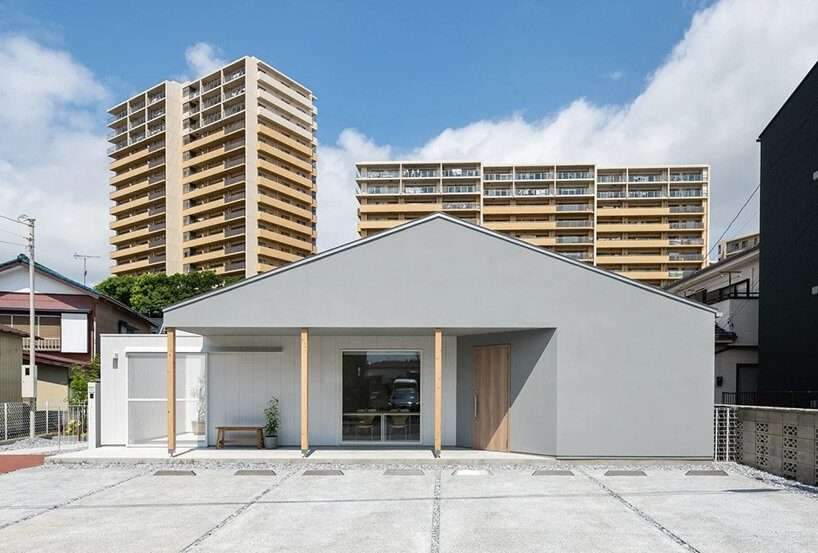 vaulted ceiling drapes over peaceful house + café by mikaduki architects in japan