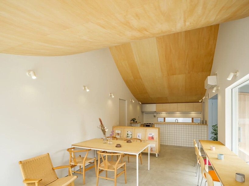 vaulted ceiling drapes over peaceful house + café by mikaduki architects in japan