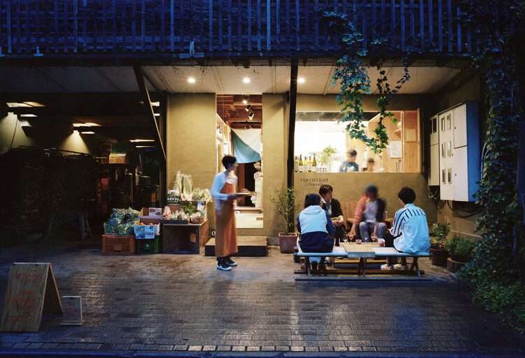 متجر ومطبخ FarmMart & Friends / Jo Nagasaka + Schemata Architects - المزيد من الصور