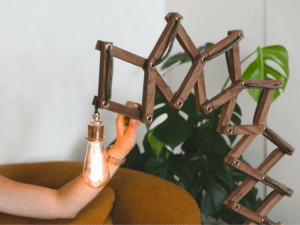 Crane Lamp changes in height and shape يتغير ارتفاع المصباح وشكله