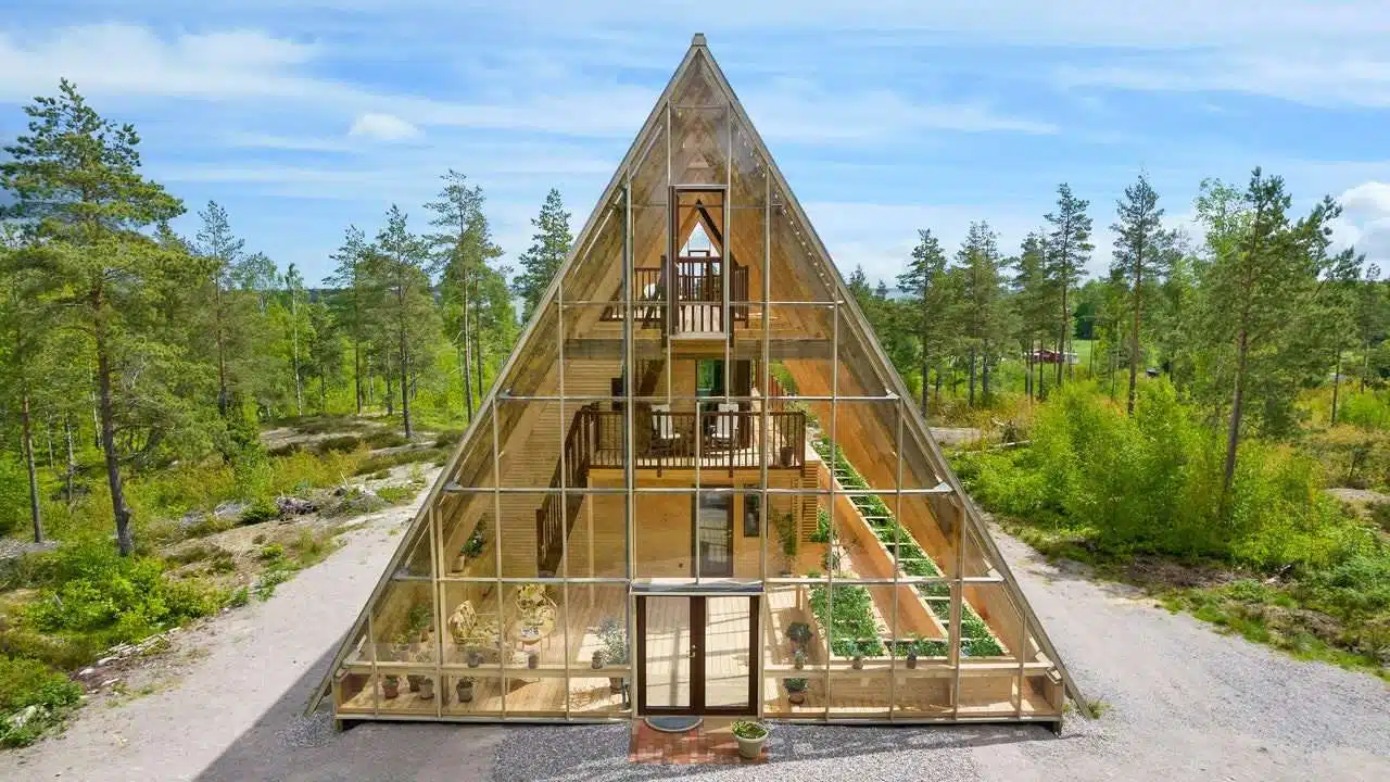See Inside the World’s Greenest A-Frame Home شاهد ما بداخل المنزل الأكثر خضرة في العالم على شكل حرف A