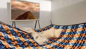 a take on future (TV) watching behaviors تأخذ على سلوكيات مشاهدة (التلفزيون) في المستقبل