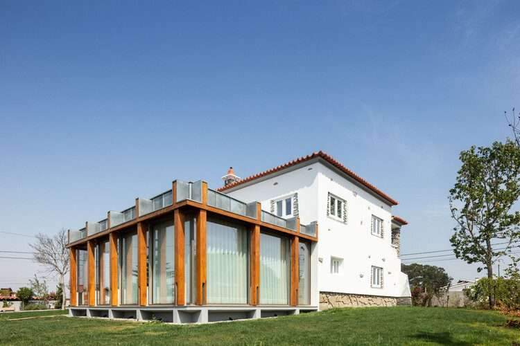 House in Macieira / Nelson Resende Arquitecto