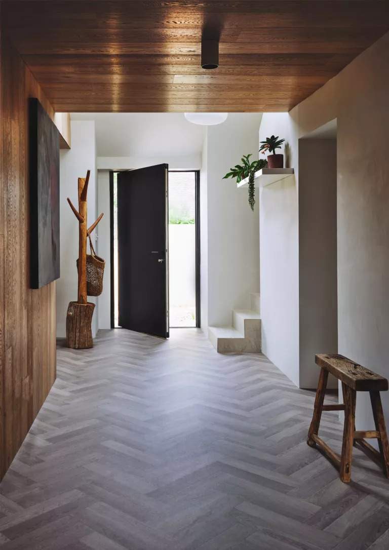 Using vinyl for adding elegance to hallway flooring