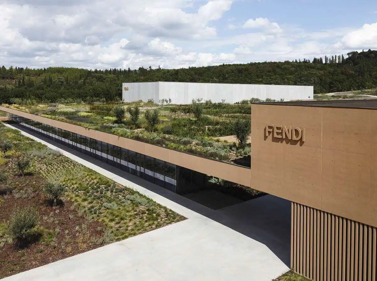 تشييد مبنى إنتاجي لـ Fendi مع حديقة مرتفعة على السطح في فلورنسا