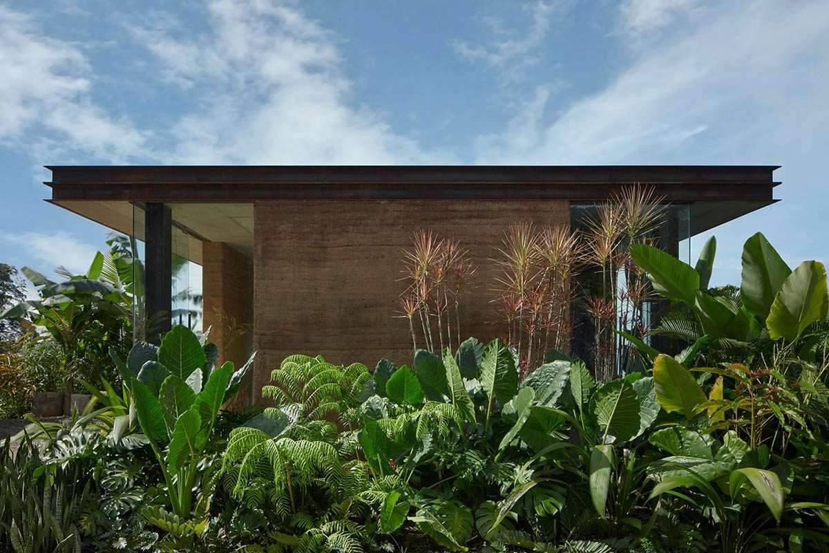 Earthy villas with minimalist touches in the Costa Rican jungle