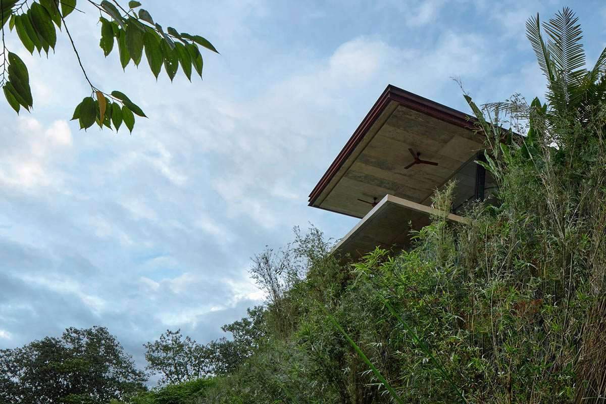 Earthy villas with minimalist touches in the Costa Rican jungle