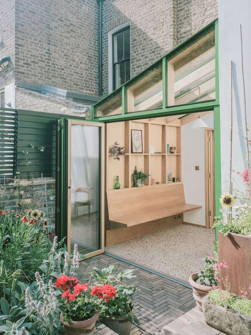 البيت الأخضر: المساحات المتصلة وتجديد المواد المستصلحة [Y/N] استوديو المنزل في لندن
