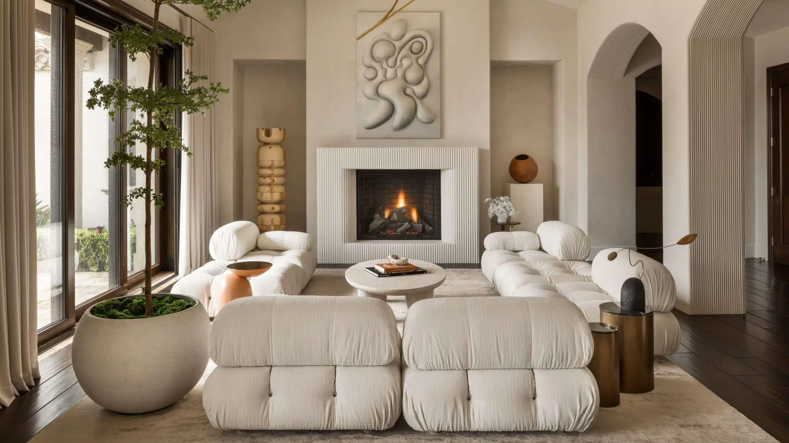 This Sprawling Southern California Home Is Sophisticated yet Family-Friendly هذا المنزل المترامي الأطراف في جنوب كاليفورنيا متطور ولكنه مناسب للعائلة