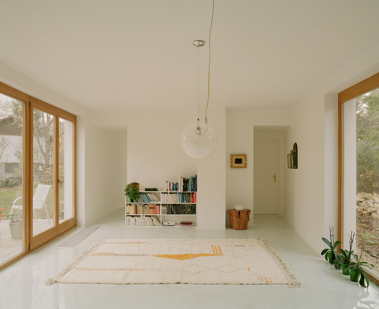 House and Atelier among the Foothills of Buda / GUBAHÁMORI - Interior Photography, Windows, Chair