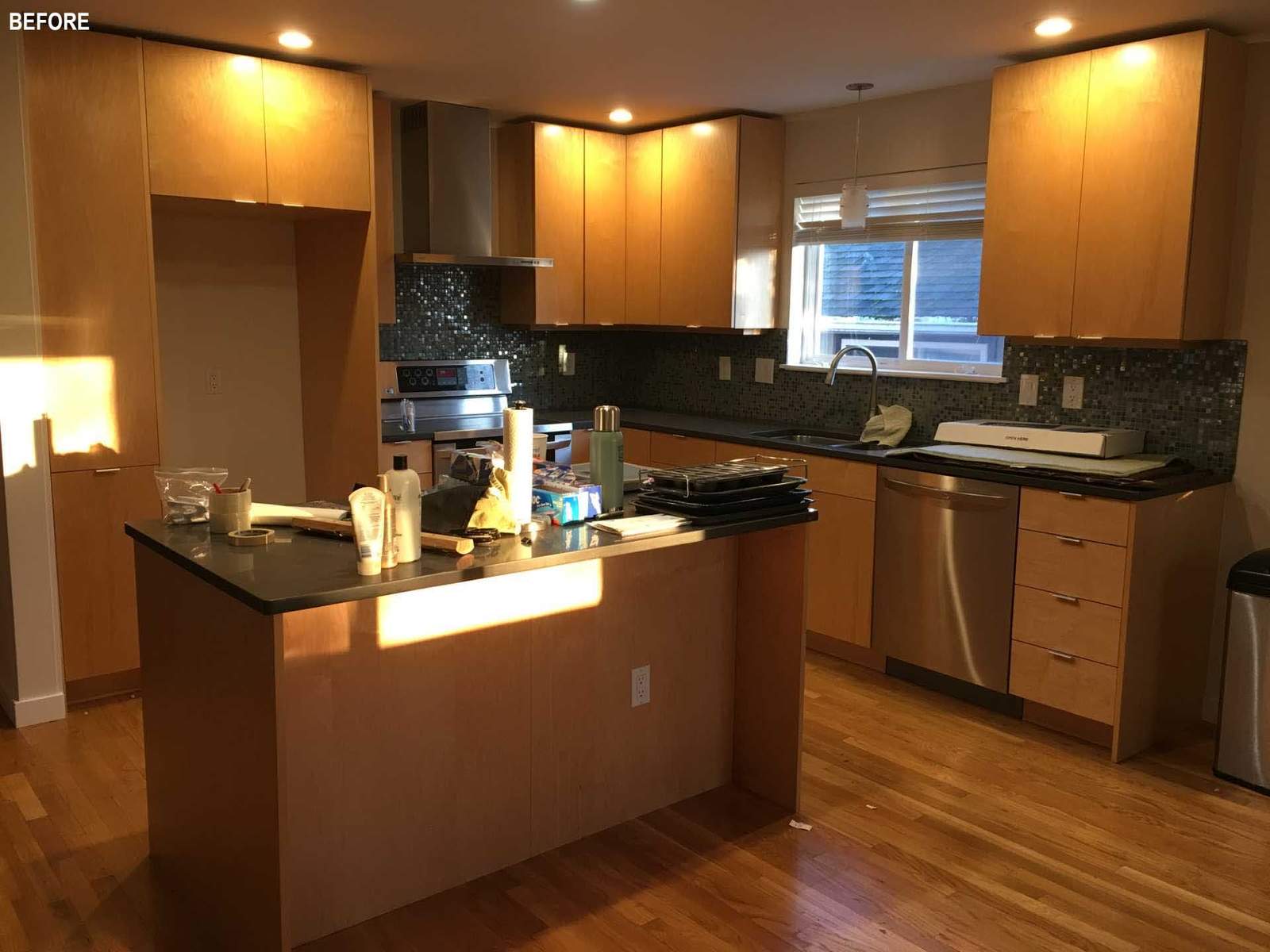 A kitchen before a modern remodel.