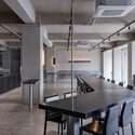 Café dof / designstudio.ure - تصوير داخلي ، مطبخ ، طاولة ، كرسي