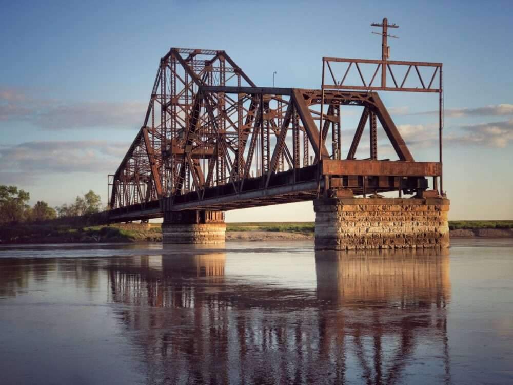 Types advantages and disadvantages of cantilever bridges