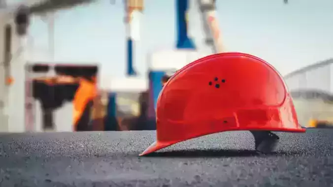 دور المرأة في صناعة البناء 