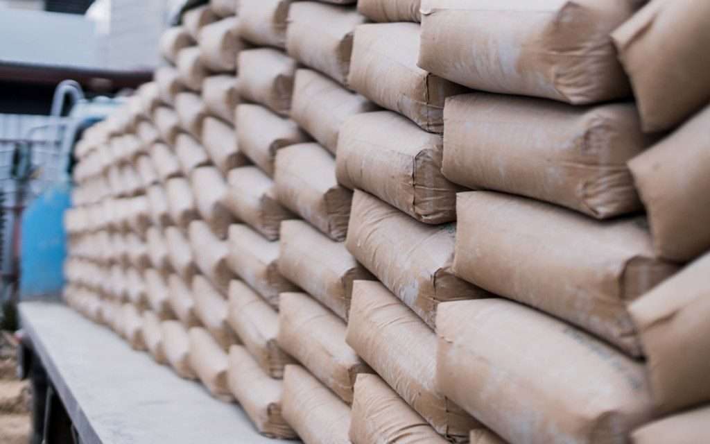 Comparison between cement and concrete in building materials