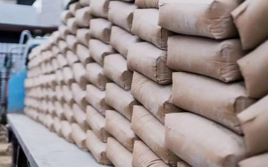 Comparison between cement and concrete in building materials