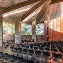 The Use of Light as a Divine Element in 5 Modern Churches - Image 7 of 15