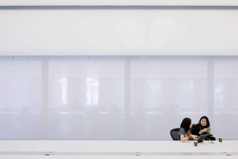 Create quiet spaces with white ambiance canvas sections