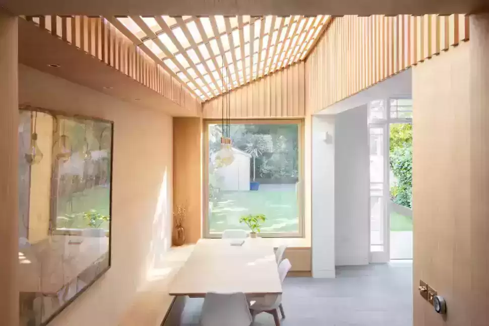 Advantages and disadvantages of using stucco in interior design