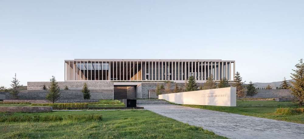 The use of gray brick walls to wrap a building manufactured in China