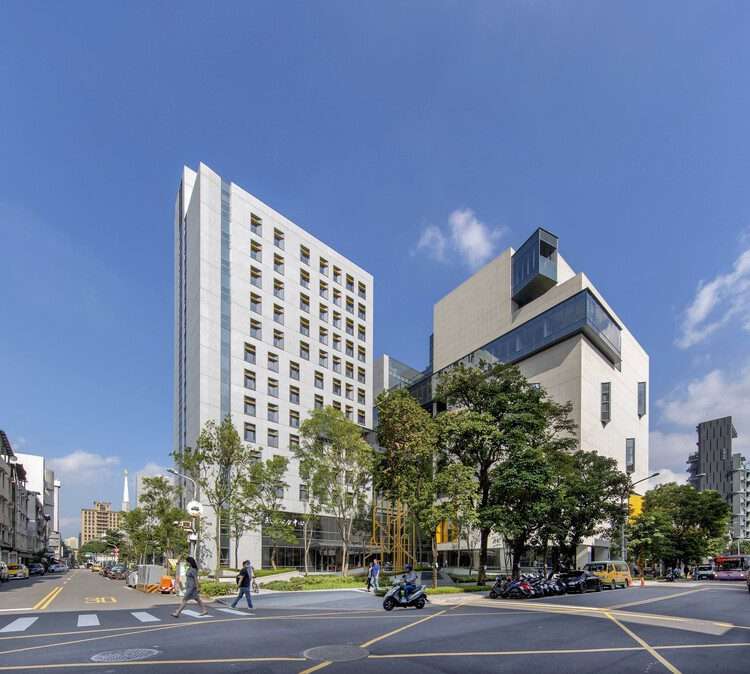 مركز NCCU للتعليم العام وإدارة الأعمال / JJP Architects & Planners - التصوير الخارجي ، Windows ، الواجهة