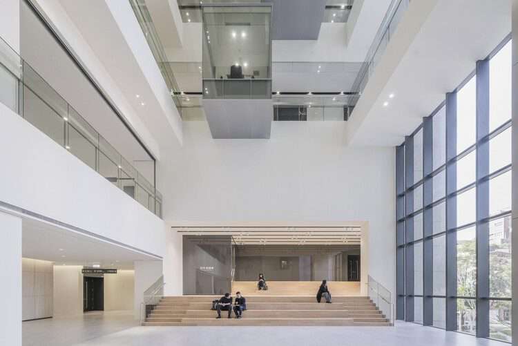 مركز NCCU للتعليم العام وإدارة الأعمال / JJP Architects & Planners - التصوير الداخلي ، المطبخ ، Windows