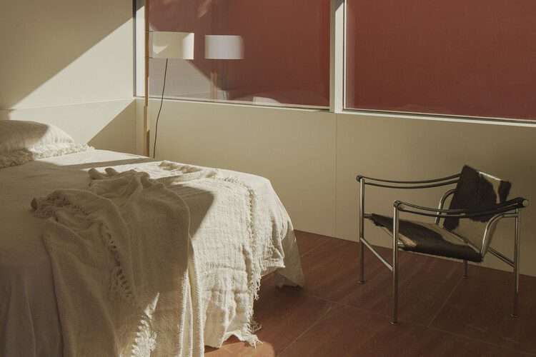 Olivos House / Balzar Arquitectos - تصوير داخلي ، غرفة نوم ، كرسي ، نوافذ