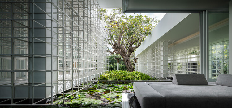 Water in Interior Design: 18 Projects that Include Water Fixtures in their Spaces  - Image 7 of 25