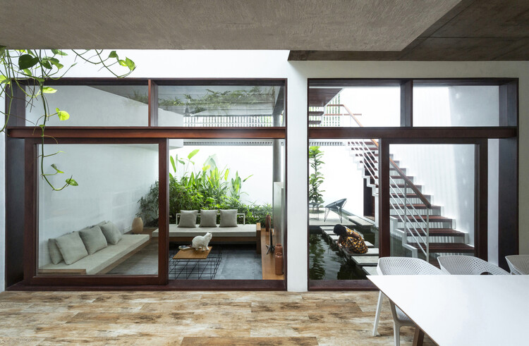Water in Interior Design: 18 Projects that Include Water Fixtures in their Spaces  - Image 17 of 25