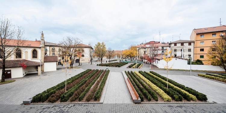 From Tiny Squares to Urban Parks: 100 Public Spaces From All Around the World - Image 52 of 112