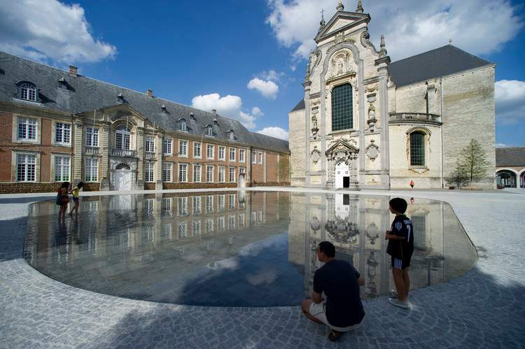 From Tiny Squares to Urban Parks: 100 Public Spaces From All Around the World - Image 16 of 112