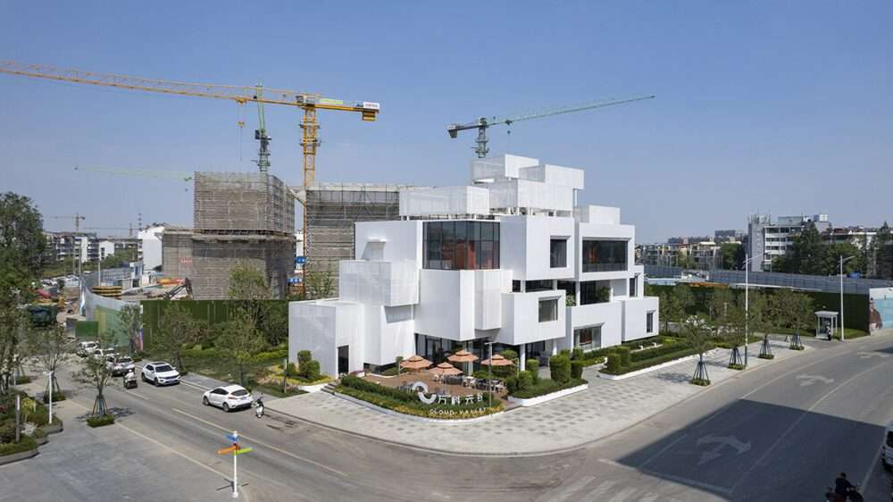 استكمال جبل Living Theatre Mount بأحجام مكدسة بيضاء في الصين