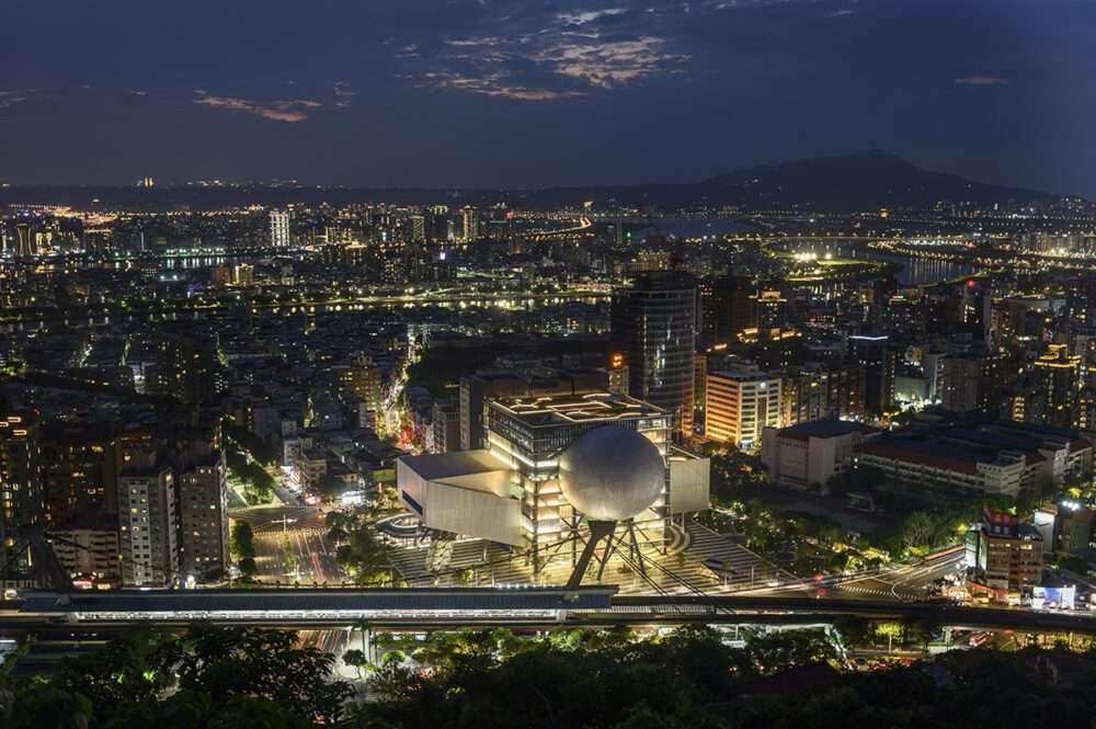 The Taipei Performing Arts Center officially opened in Taiwan