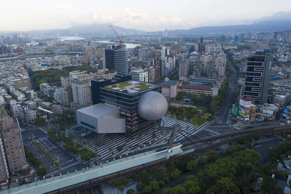 The Taipei Performing Arts Center officially opened in Taiwan