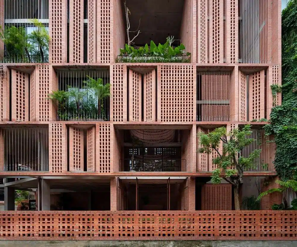 Construction of an office building with a vertical void in Vietnam