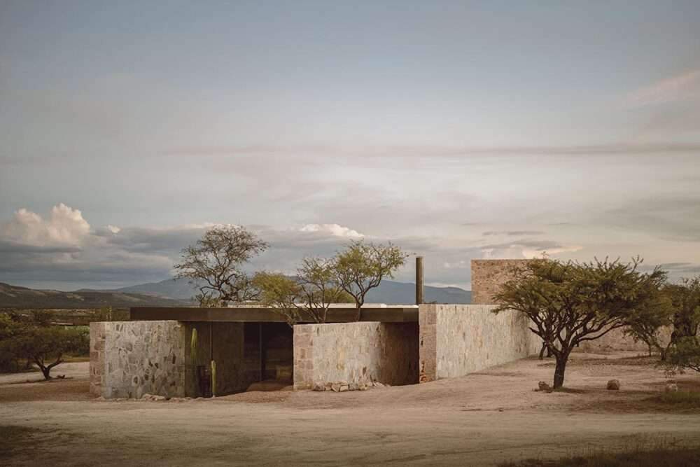 Definition of a house in the Mexican countryside by stone walls