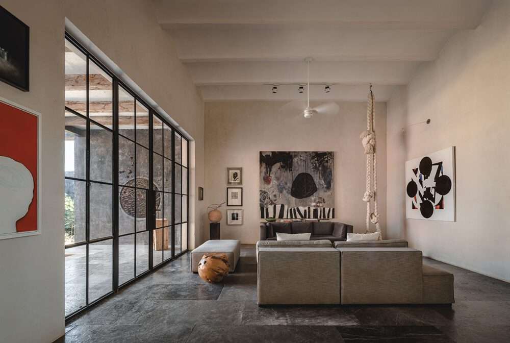 Complement the build of a Mexican home with wall-framing plants