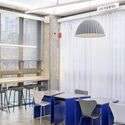The Blue Moon Office / G / O Architecture - التصوير الداخلي ، مطبخ ، طاولة ، كرسي ، نوافذ ، شعاع