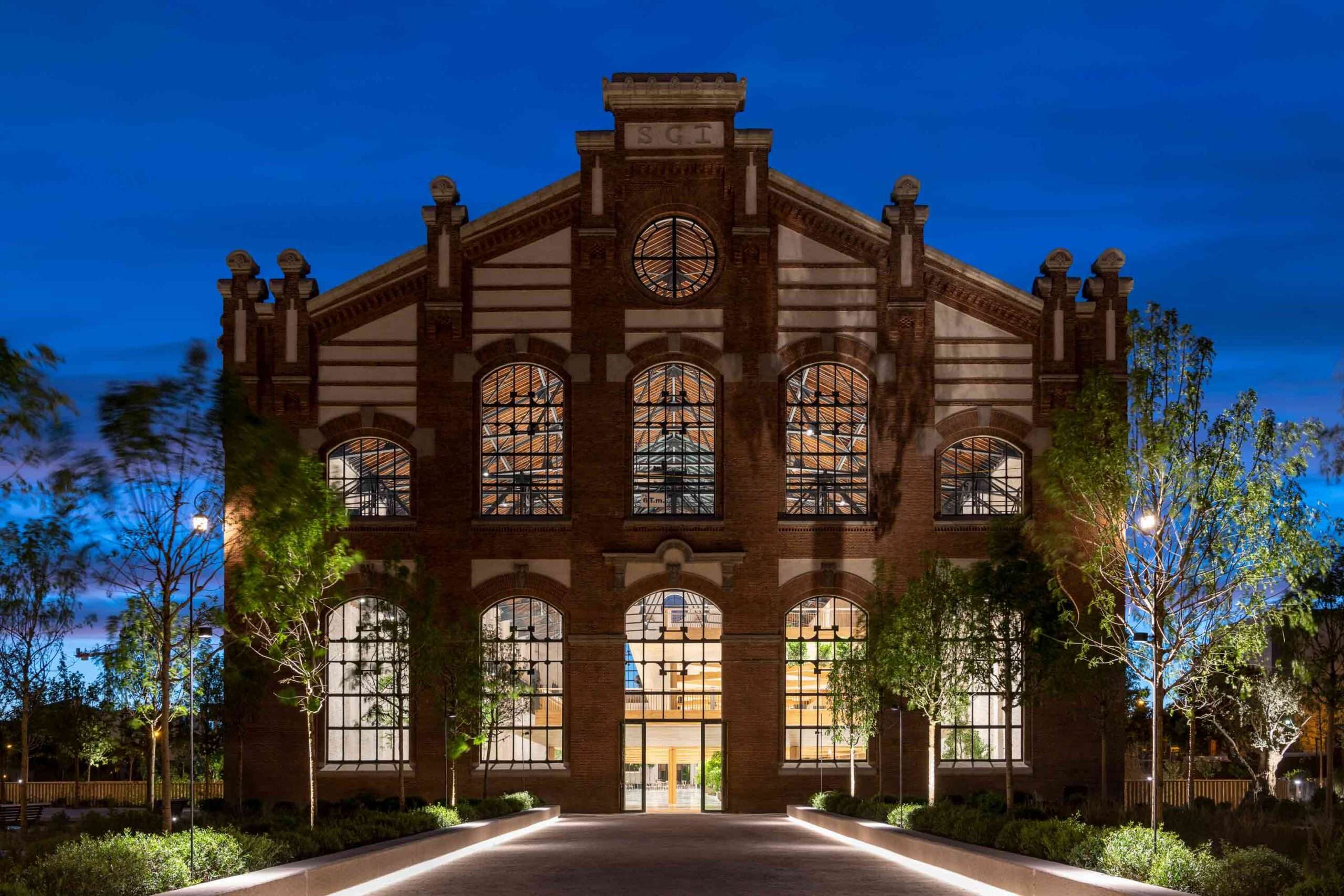 Omb بواسطة Foster + Partners